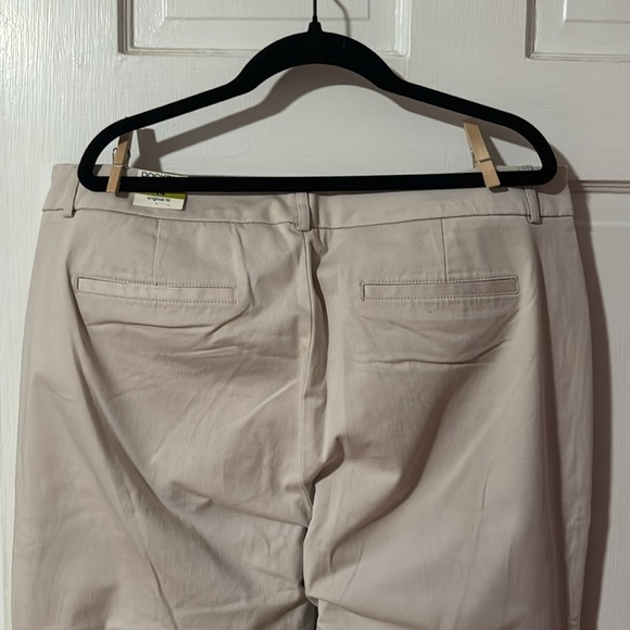 Dockers NWT Women's Flat Front Khaki's Size 14 Original Fit: no hem - Picture 8 of 9